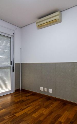 Apartamento à venda com 205m², 3 quartos e 4 vagas Apartamento à venda com 205m², 3 quartos e 4 vagasQuarto