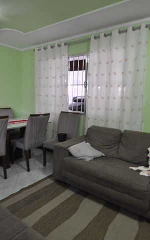 Casa à venda com 125m², 3 quartos e 2 vagasSala