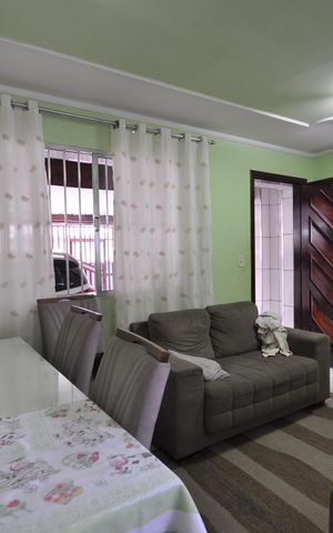 Casa à venda com 125m², 3 quartos e 2 vagasSala