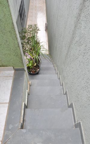 Casa à venda com 125m², 3 quartos e 2 vagasEscada de Acesso a área de serviço