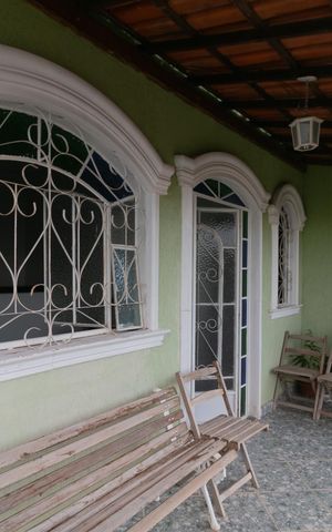 Casa à venda com 560m², 3 quartos e 2 vagas Casa à venda com 560m², 3 quartos e 2 vagasVaranda