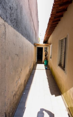 Casa à venda com 200m², 3 quartos e 1 vaga Casa à venda com 200m², 3 quartos e 1 vagaCorredor