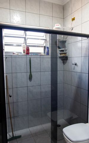 Casa à venda com 200m², 4 quartos e sem vaga Casa à venda com 200m², 4 quartos e sem vagaBanheiro