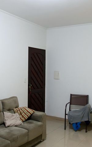 Casa à venda com 200m², 4 quartos e sem vaga Casa à venda com 200m², 4 quartos e sem vagaSala