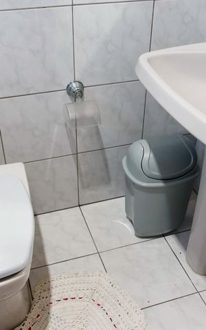 Casa à venda com 200m², 4 quartos e sem vaga Casa à venda com 200m², 4 quartos e sem vagaBanheiro