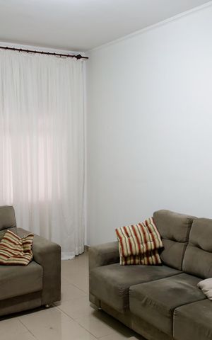 Casa à venda com 200m², 4 quartos e sem vaga Casa à venda com 200m², 4 quartos e sem vagaSala