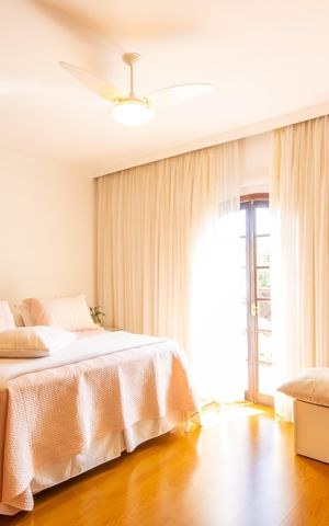 Casa à venda com 272m², 4 quartos e 2 vagas Casa à venda com 272m², 4 quartos e 2 vagasSuíte