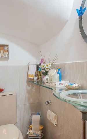 Casa de condomínio à venda com 180m², 3 quartos e 2 vagas Casa de condomínio à venda com 180m², 3 quartos e 2 vagasLavabo