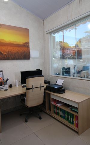 Casa à venda com 200m², 3 quartos e 1 vagaEscritório