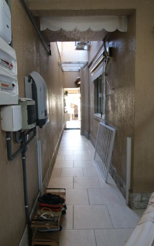 Casa à venda com 200m², 3 quartos e 1 vagaCorredor