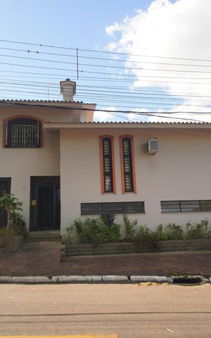 Casa à venda com 320m², 4 quartos e 5 vagasÁrea externa