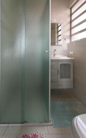 Casa à venda com 120m², 2 quartos e 2 vagas Casa à venda com 120m², 2 quartos e 2 vagasBanheiro da Suite