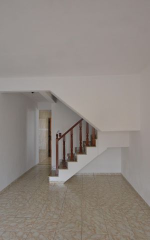 Casa à venda com 72m², 2 quartos e 2 vagasSala