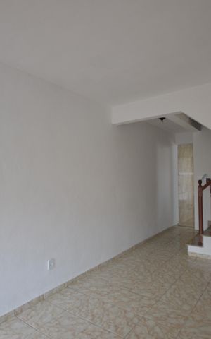 Casa à venda com 72m², 2 quartos e 2 vagasSala