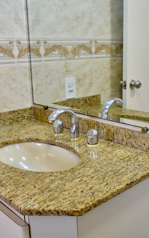 Apartamento à venda com 100m², 3 quartos e 2 vagas Apartamento à venda com 100m², 3 quartos e 2 vagasBanheiro da Suíte