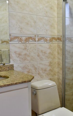 Apartamento à venda com 100m², 3 quartos e 2 vagas Apartamento à venda com 100m², 3 quartos e 2 vagasBanheiro da Suíte