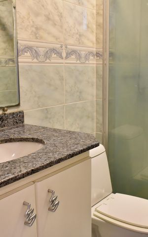 Apartamento à venda com 100m², 3 quartos e 2 vagas Apartamento à venda com 100m², 3 quartos e 2 vagasBanheiro Social