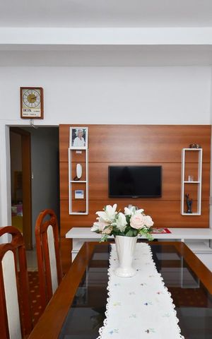 Casa à venda com 333m², 6 quartos e 3 vagas Casa à venda com 333m², 6 quartos e 3 vagasSala de jantar