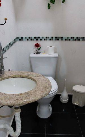 Casa à venda com 125m², 2 quartos e 3 vagas Casa à venda com 125m², 2 quartos e 3 vagasLavabo