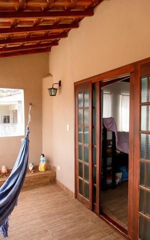 Casa à venda com 125m², 2 quartos e 3 vagas Casa à venda com 125m², 2 quartos e 3 vagasSacada