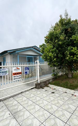 Casa à venda com 136m², 3 quartos e 2 vagas Casa à venda com 136m², 3 quartos e 2 vagasFachada + Plaquinha