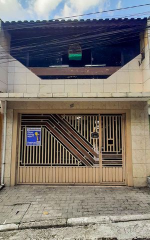 Casa à venda com 100m², 3 quartos e 2 vagasFachada 