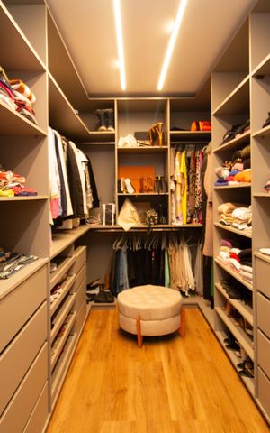 Apartamento à venda com 864m², 5 quartos e 2 vagas Apartamento à venda com 864m², 5 quartos e 2 vagascloset 2 Suíte Master
