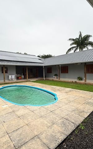 Casa à venda com 942m², 3 quartos e 4 vagas Casa à venda com 942m², 3 quartos e 4 vagasÁrea Externa