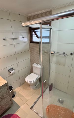 Casa à venda com 942m², 3 quartos e 4 vagas Casa à venda com 942m², 3 quartos e 4 vagasBanheiro da Suíte 2