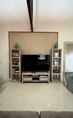 Casa à venda com 942m², 3 quartos e 4 vagas Casa à venda com 942m², 3 quartos e 4 vagasSala
