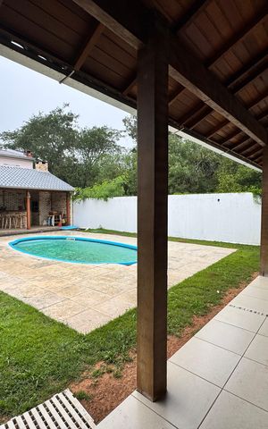 Casa à venda com 942m², 3 quartos e 4 vagas Casa à venda com 942m², 3 quartos e 4 vagasÁrea Externa