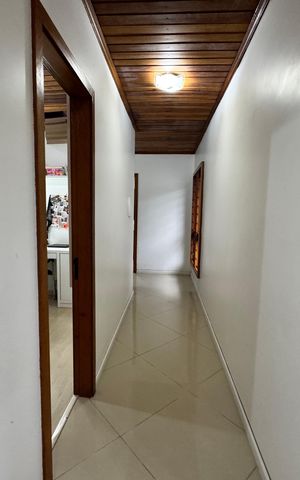 Casa à venda com 942m², 3 quartos e 4 vagas Casa à venda com 942m², 3 quartos e 4 vagasCorredor