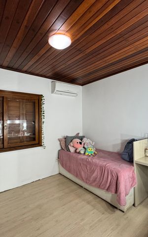 Casa à venda com 942m², 3 quartos e 4 vagas Casa à venda com 942m², 3 quartos e 4 vagasQuarto 1