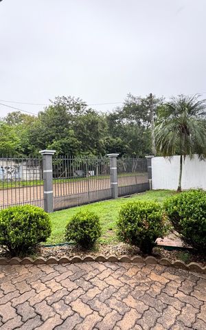 Casa à venda com 942m², 3 quartos e 4 vagas Casa à venda com 942m², 3 quartos e 4 vagasÁrea Externa