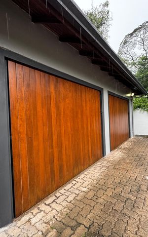 Casa à venda com 942m², 3 quartos e 4 vagas Casa à venda com 942m², 3 quartos e 4 vagasGaragem