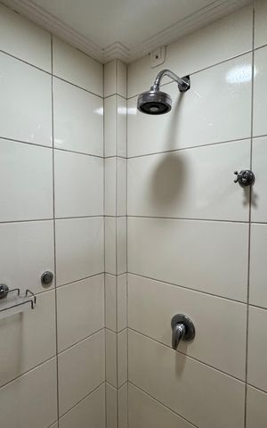 Casa à venda com 942m², 3 quartos e 4 vagas Casa à venda com 942m², 3 quartos e 4 vagasBanheiro da Suíte 2