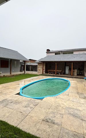 Casa à venda com 942m², 3 quartos e 4 vagas Casa à venda com 942m², 3 quartos e 4 vagasÁrea Externa