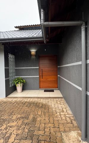 Casa à venda com 942m², 3 quartos e 4 vagas Casa à venda com 942m², 3 quartos e 4 vagasÁrea Externa