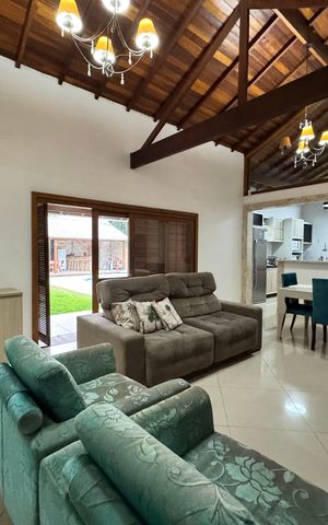 Casa à venda com 942m², 3 quartos e 4 vagas Casa à venda com 942m², 3 quartos e 4 vagasSala