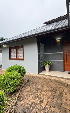 Casa à venda com 942m², 3 quartos e 4 vagas Casa à venda com 942m², 3 quartos e 4 vagasÁrea Externa