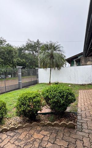 Casa à venda com 942m², 3 quartos e 4 vagas Casa à venda com 942m², 3 quartos e 4 vagasÁrea Externa