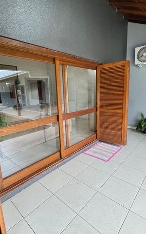 Casa à venda com 942m², 3 quartos e 4 vagas Casa à venda com 942m², 3 quartos e 4 vagasÁrea Externa