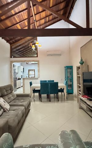 Casa à venda com 942m², 3 quartos e 4 vagas Casa à venda com 942m², 3 quartos e 4 vagasSala