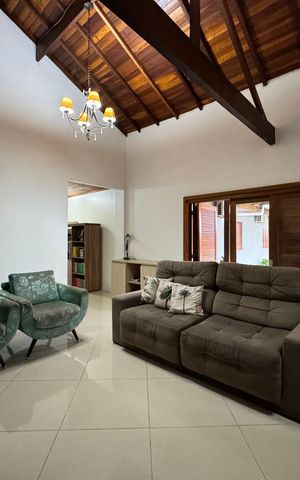 Casa à venda com 942m², 3 quartos e 4 vagas Casa à venda com 942m², 3 quartos e 4 vagasSala