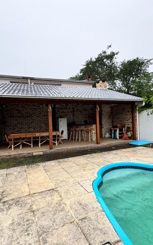 Casa à venda com 942m², 3 quartos e 4 vagas Casa à venda com 942m², 3 quartos e 4 vagasÁrea Externa