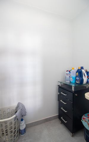 Casa à venda com 280m², 3 quartos e 2 vagas Casa à venda com 280m², 3 quartos e 2 vagasÁrea de Serviço