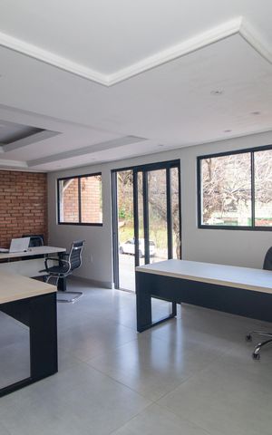 Casa à venda com 280m², 3 quartos e 2 vagas Casa à venda com 280m², 3 quartos e 2 vagasEscritório