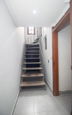 Casa à venda com 280m², 3 quartos e 2 vagas Casa à venda com 280m², 3 quartos e 2 vagasSala