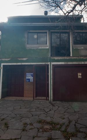 Casa à venda com 280m², 3 quartos e 2 vagas Casa à venda com 280m², 3 quartos e 2 vagasFachada e Placa
