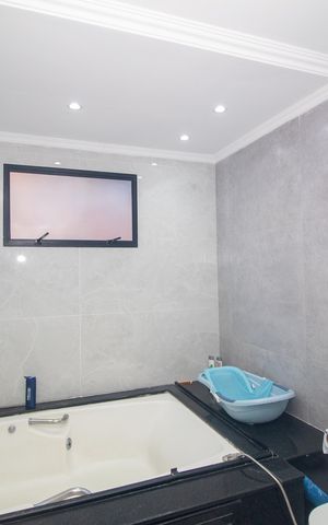 Casa à venda com 280m², 3 quartos e 2 vagas Casa à venda com 280m², 3 quartos e 2 vagasBanheiro da Suíte
